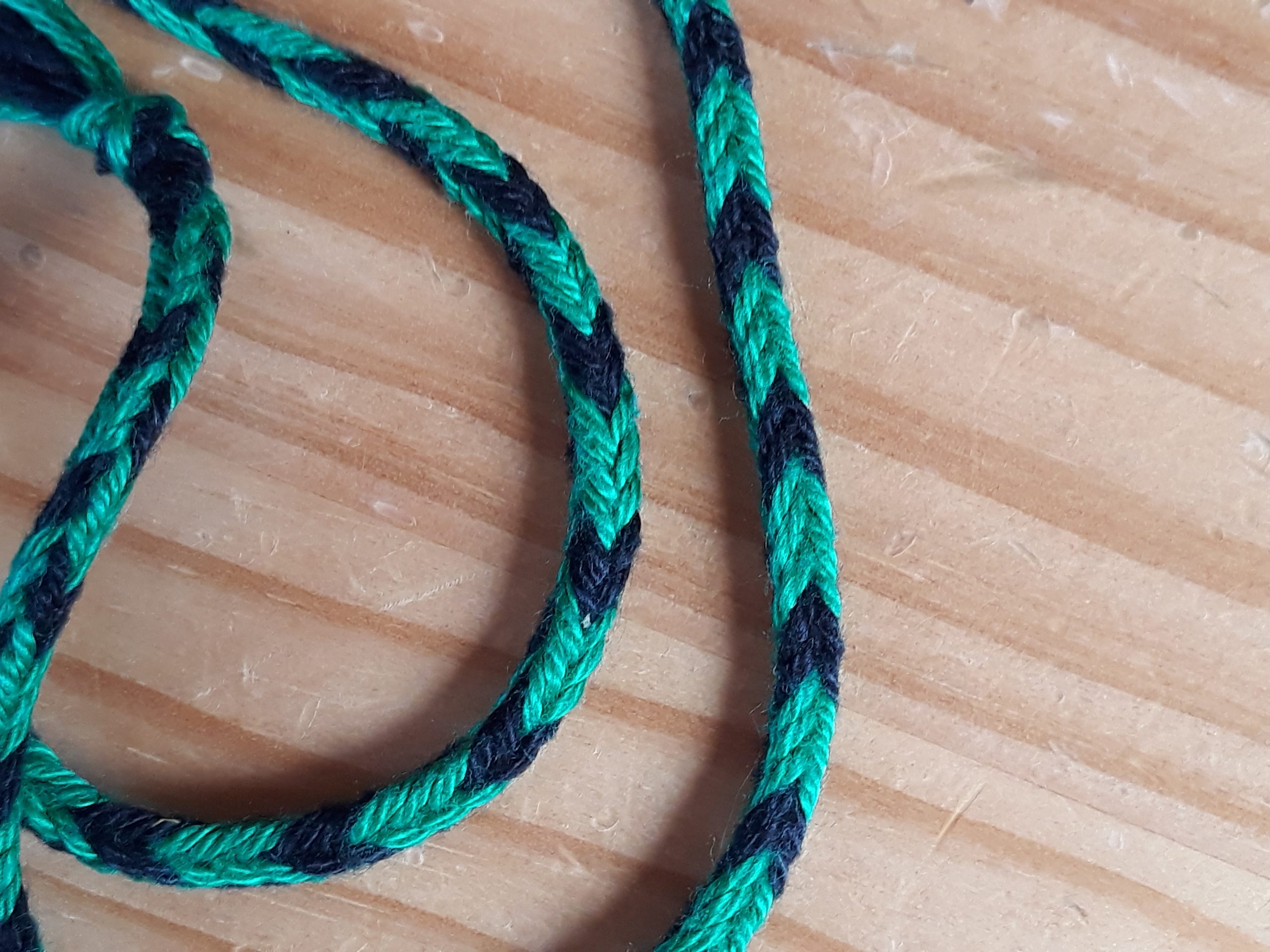Picture of a braid with a square chevron pattern